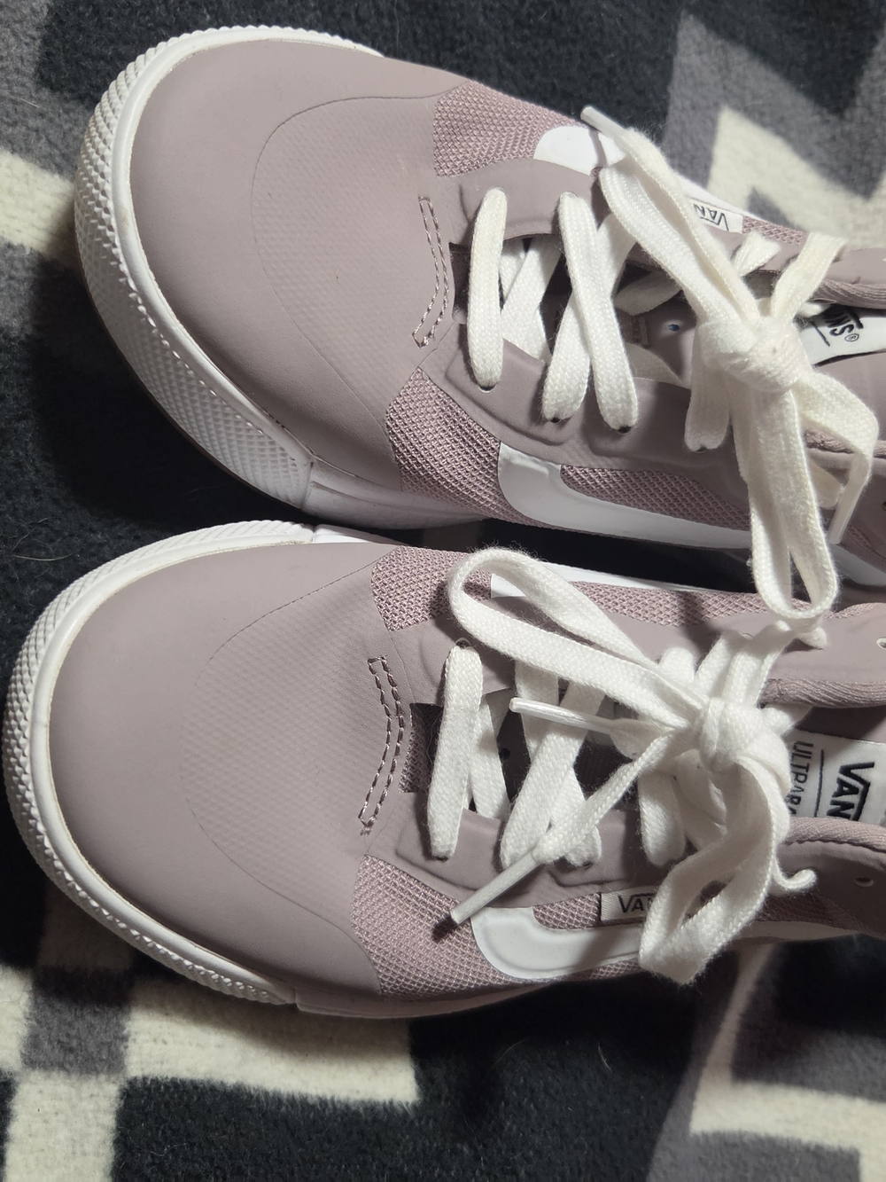 Vans Women’s Mauve Low-Top Sneakers with White Accents